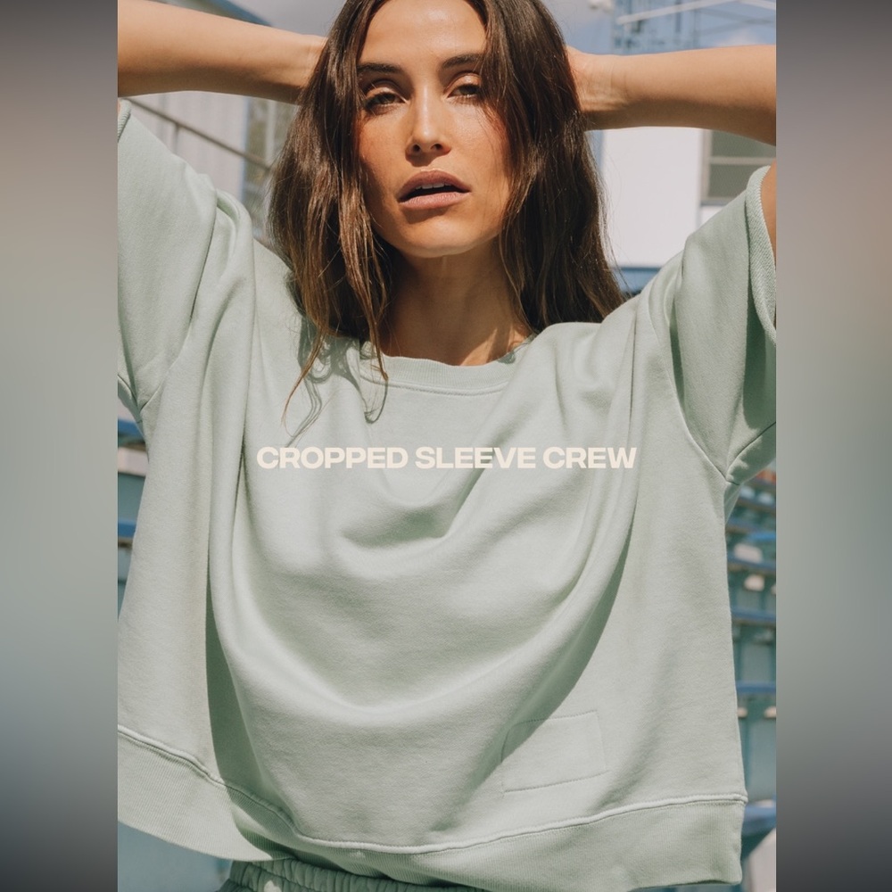 Daily drills cropped sleeve crew